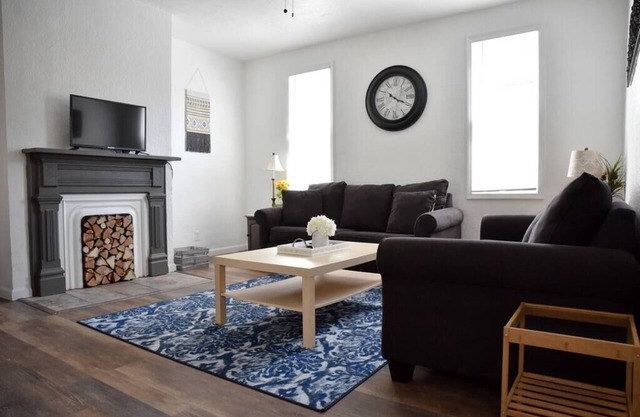Stunning Big Home Near Downtown North Shore & More