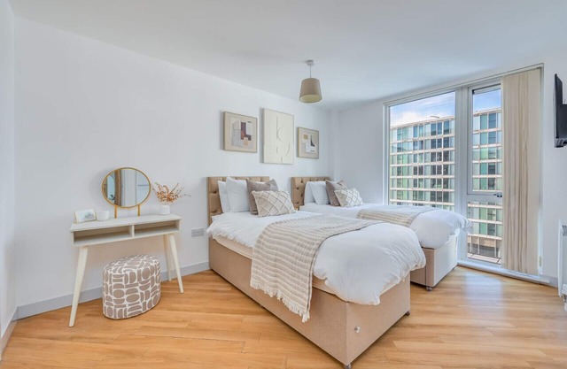 Stunning City Centre Apartment Balcony Free Parking Fast Wifi