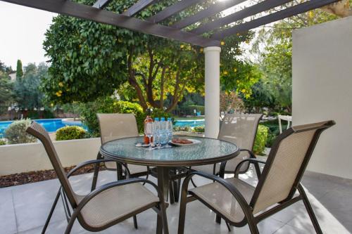 Stunning & Cosy, Direct Pool Access, 2BR, with Private Patio! Serenity Townhouse