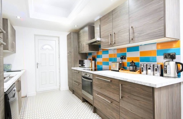 Stunning Doncaster House - Sleeps 8 - by PureStay