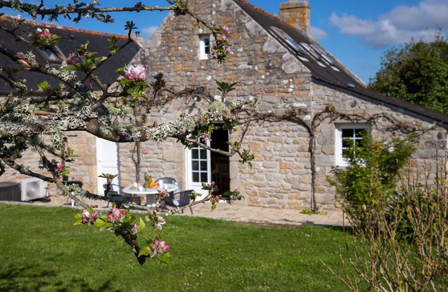 Stunning private villa for 4 guests with WIFI, TV, terrace and pets allowed