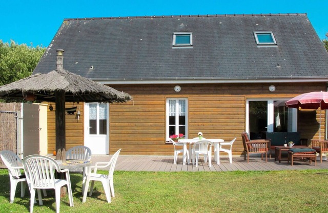 Stunning private villa for 6 guests with TV, terrace, pets allowed and parking