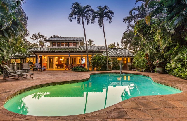 Stunning Gated Home, Private Pool & Spa