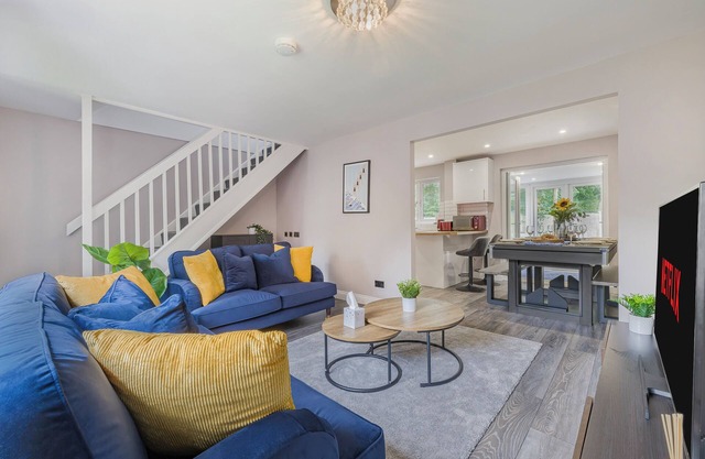 Stunning Home Central MK, Pool Table, Free Parking, Smart Tvs Netflix & Disney+