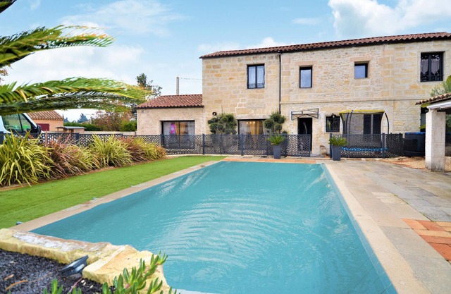 Stunning home in Beaucaire with WiFi
