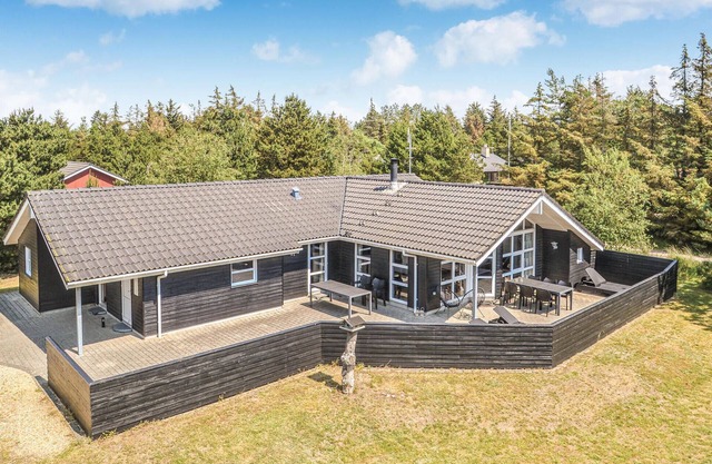 Stunning home in Blåvand with kitchen