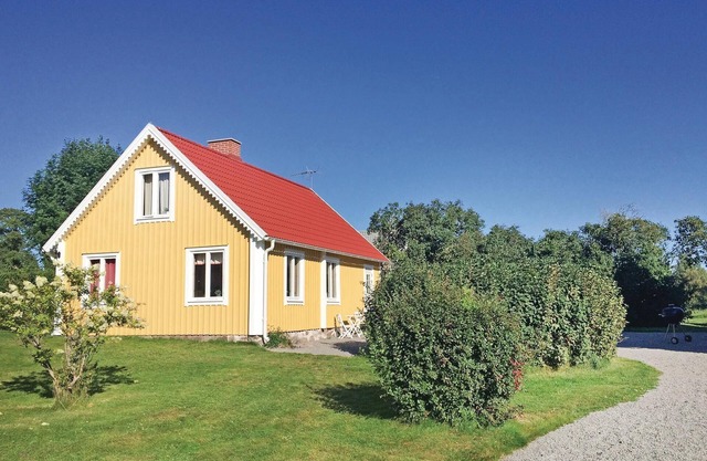 Stunning home in Holmsjö with kitchen