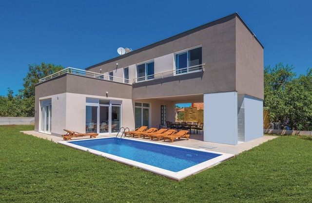 Stunning home in Kozino with WiFi