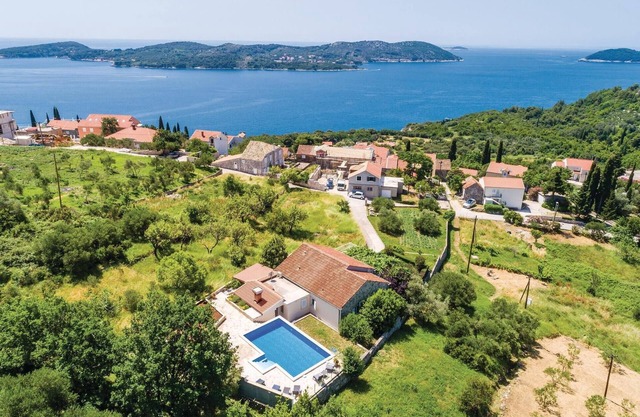 Stunning home in Orasac with WiFi