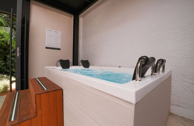 Stunning House Near Provence with Private Jacuzzi