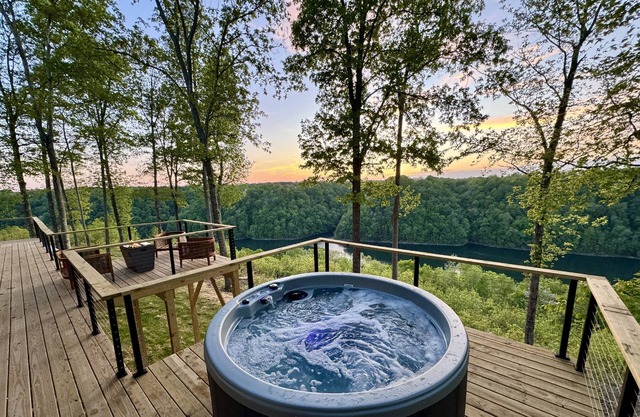 Stunning Lake Views w/Hot Tub! New Listing - Chef's Kitchen, Private Deck, WiFi