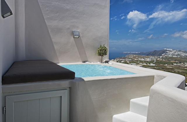 Stunning Newbuilt Villa With Incredible View Of The Whole Island With Jacuzzi!
