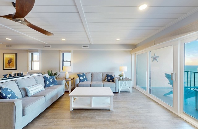 Stunning ocean front condo with ocean views, pool, gym & private balcony