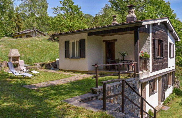 Stunning private villa for 5 people with WIFI, TV, patio, pets allowed, panoramic view and parking