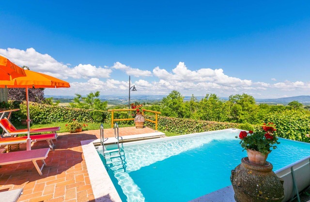 Stunning private villa with A/C, private pool, WIFI, TV, patio, pets allowed and panoramic view
