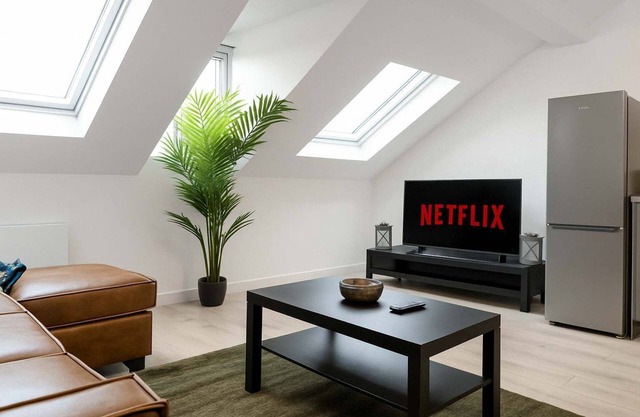 Stunning Penthouse, Roof Terrace, Free WiFi, Elevator, walk to City Centre