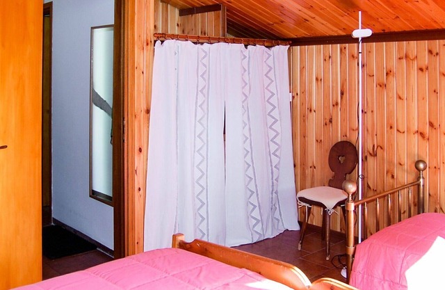 Stunning private villa for 5 guests with WIFI, TV, patio, pets allowed, panoramic view and parking