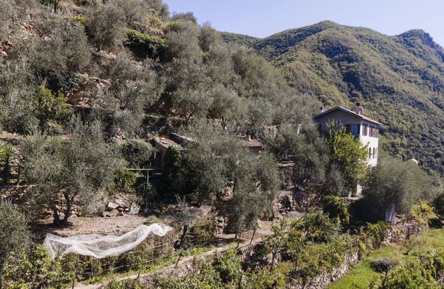 Stunning private villa for 8 guests with A/C, WIFI, balcony, panoramic view and parking