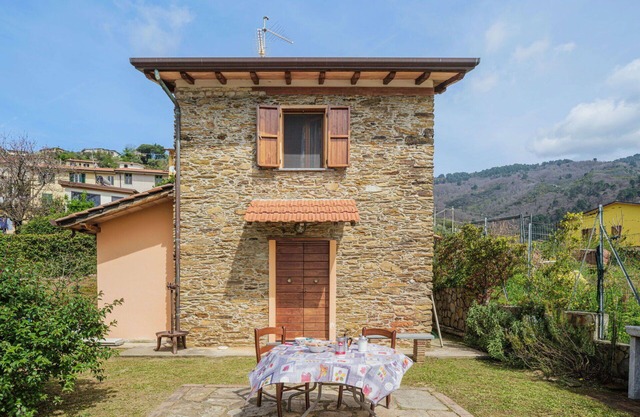 Stunning private villa for 2 guests with WIFI, TV, pets allowed and parking