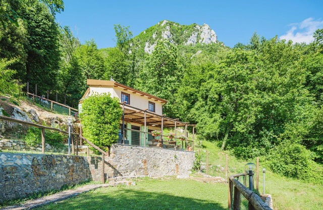 Stunning private villa for 4 people with WIFI, TV, terrace, pets allowed and parking