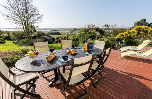 Stunning private villa for 8 guests with WIFI, TV, terrace and pets allowed