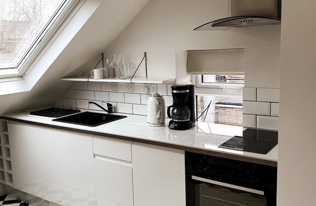 Stunning private guest suite, City views & Jacuzzi bath