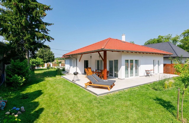 Stunning private villa for 8 guests with A/C, WIFI, TV, terrace and parking