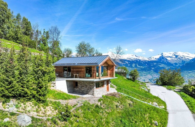 Stunning private villa for 5 guests with WIFI, TV, terrace and pets allowed