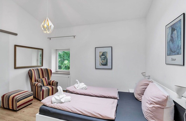Stunning private villa for 10 people with internet, TV, terrace, pets allowed and parking