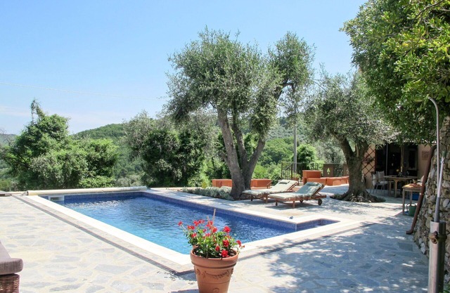 Stunning private villa for 4 people with private pool, A/C, TV, patio, panoramic view and parking