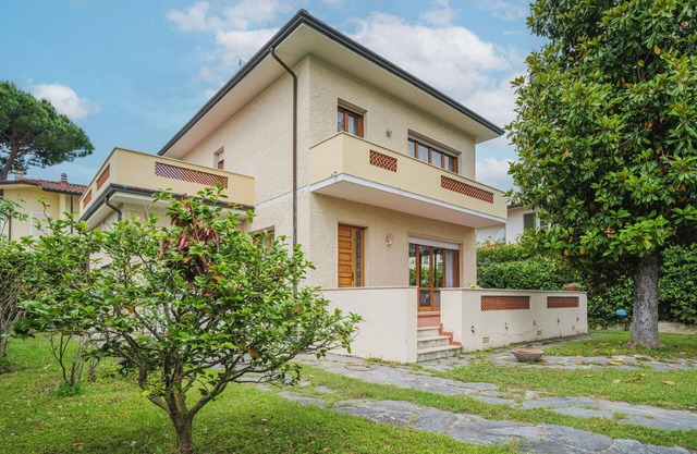 Stunning private villa for 4 people with TV and patio