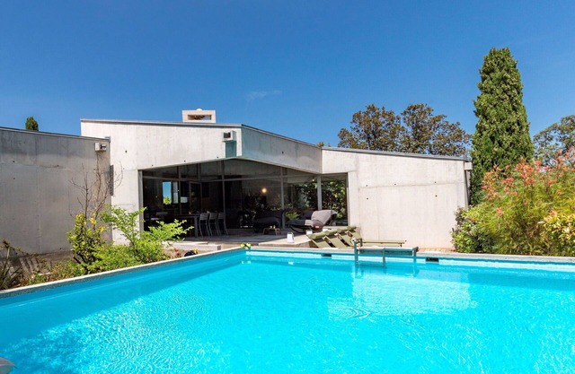 Stunning private villa with WIFI, A/C, private pool, TV, terrace, pets allowed and panoramic view