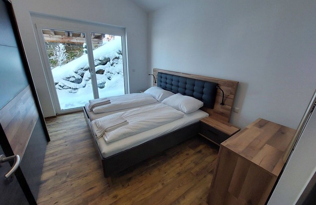 Stunning private villa for 6 guests with hot tub, WIFI, TV, terrace and parking
