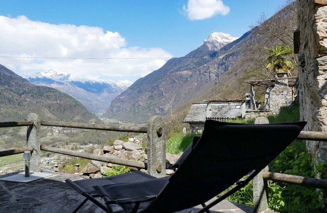 Stunning private villa for 2 guests with WIFI, terrace, pets allowed and parking