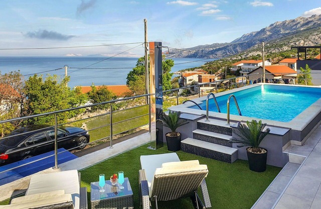 Stunning private villa for 8 guests with private pool, WIFI, A/C, TV, terrace and parking