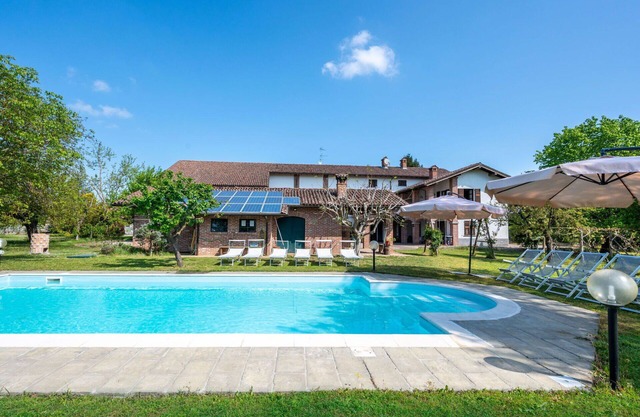 Stunning private villa with hot tub, WIFI, private pool, TV, patio, pets allowed and panoramic v.