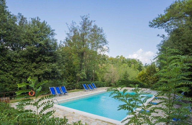 Stunning private villa with WIFI, pool, balcony, pets allowed, panoramic view and parking