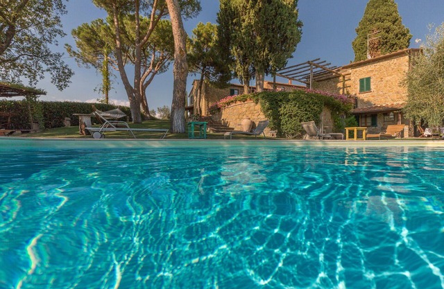 Stunning private villa for 15 guests with private pool, WIFI, TV, veranda and panoramic view