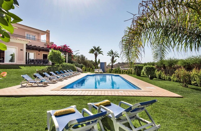 Stunning private villa for 12 guests with WIFI, A/C, private pool, TV and patio