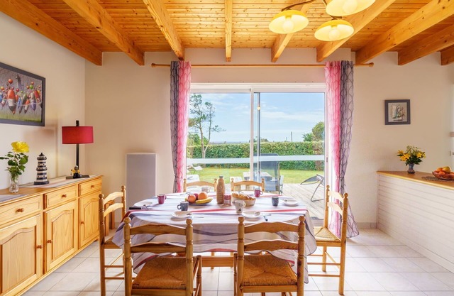 Stunning private villa for 6 people with TV, terrace, pets allowed and parking