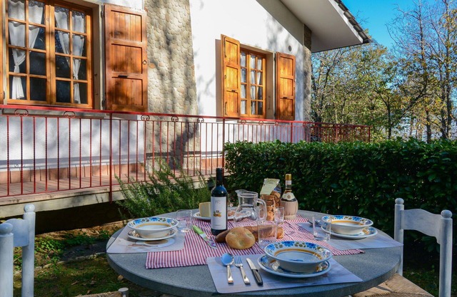 Stunning private villa for 8 guests with WIFI, TV, patio, pets allowed and parking