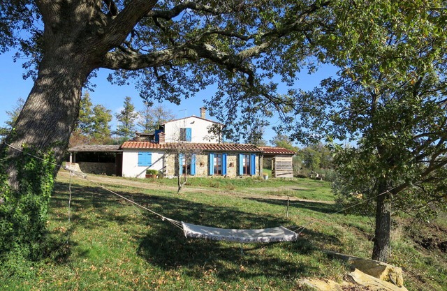 Stunning private villa for 7 guests with patio, pets allowed and parking