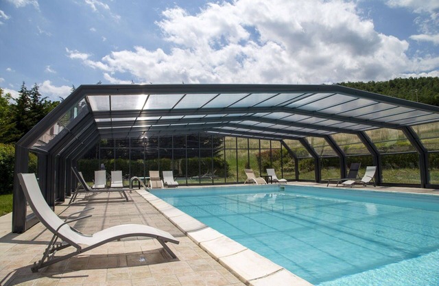 Stunning private villa with WIFI, private pool, TV, terrace, pets allowed, panoramic view, parking