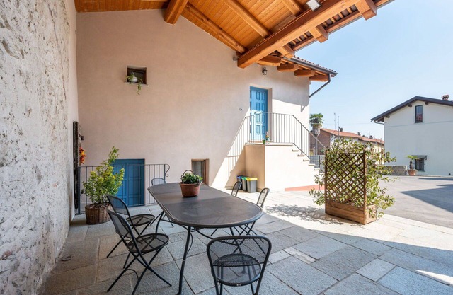 Stunning private villa for 4 people with WIFI, TV, patio and parking