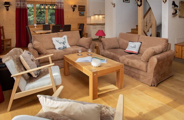 Stunning private villa for 9 people with WIFI, TV and patio