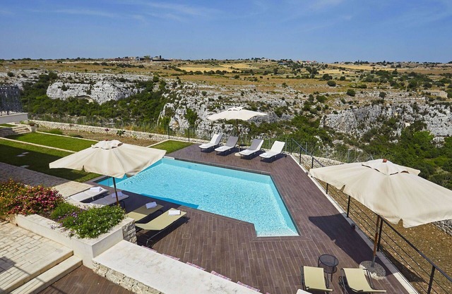 Stunning private villa for 16 people with A/C, WIFI, private pool, hot tub, TV and patio