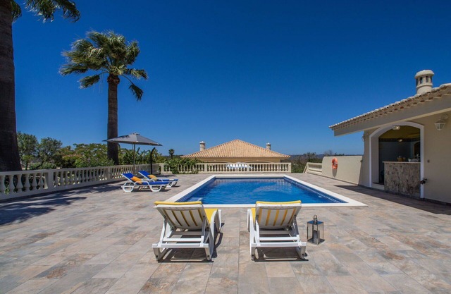 Stunning private villa for 4 guests with A/C, pool, WIFI, TV and terrace
