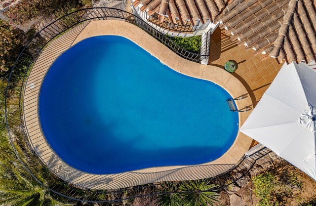 Stunning private villa for 4 people with private pool, WIFI, A/C, TV and terrace