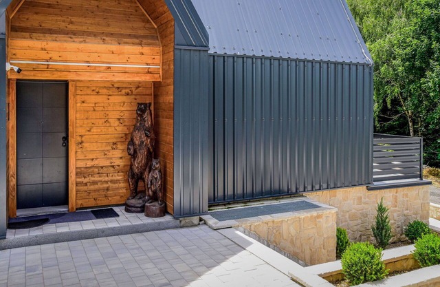 Stunning private villa for 7 people with hot tub, A/C, WIFI, TV, terrace and parking