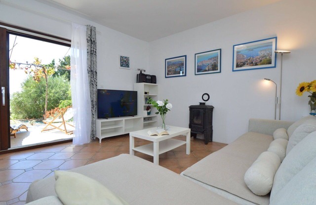Stunning private villa for 8 guests with WIFI, A/C, TV, terrace, pets allowed and parking